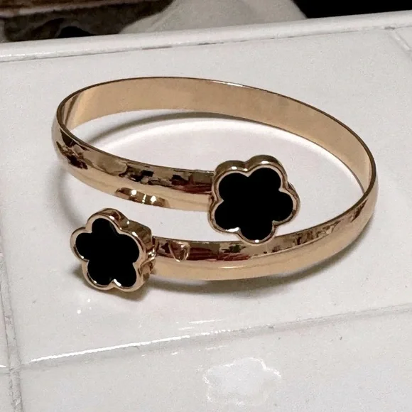 Gold-Tone Black Clover Motif adjustable Cuff Bracelet for Women - Picture 6 of 6